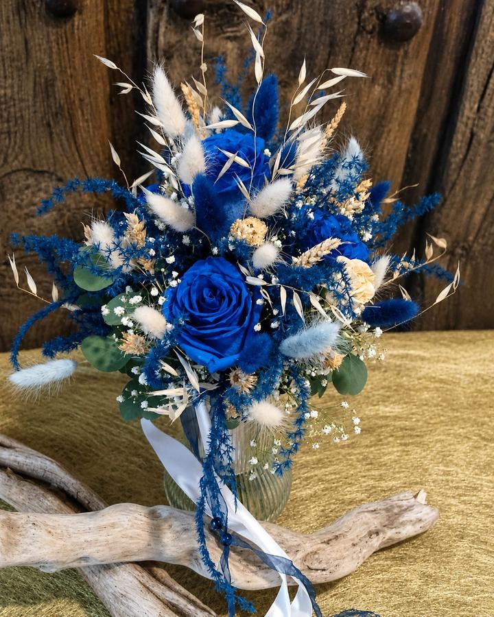 Ramo de flor preservada azul de Floristería Andrea